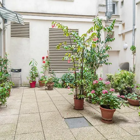 Apartment Merryland Chatelet