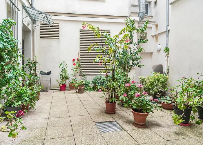 Апартаменты Merryland Chatelet